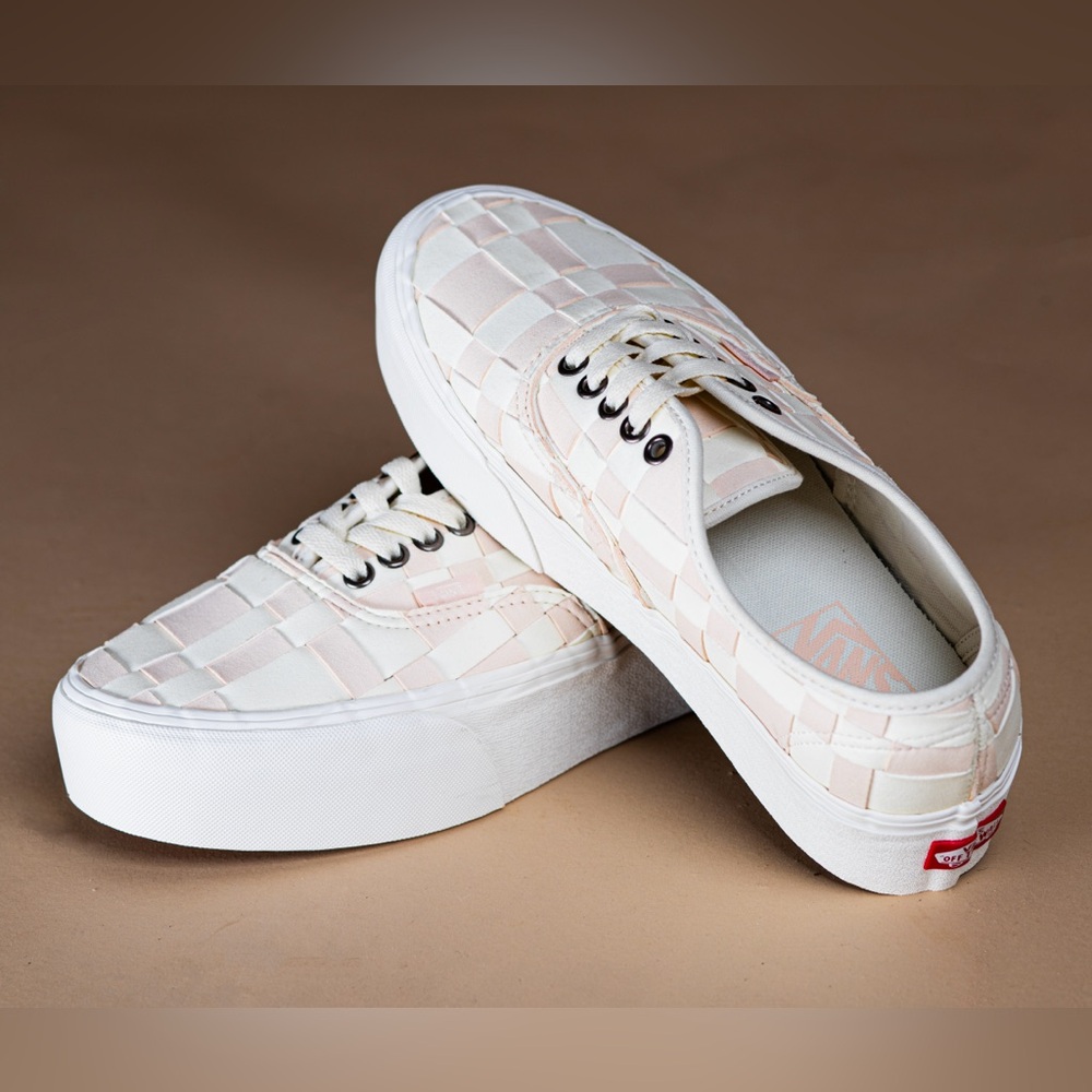 🔥BRAND NEW🔥 White and pink textured checkered vans!